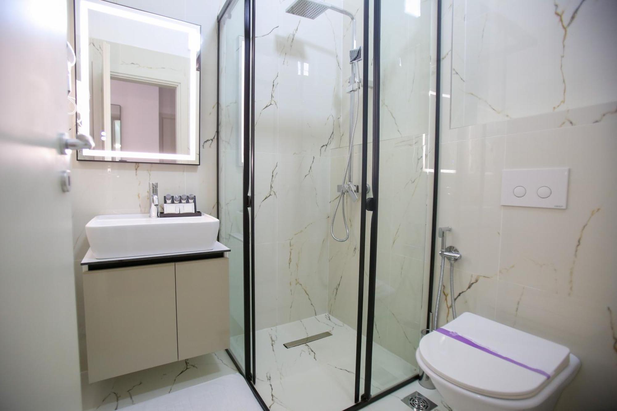 Vala Boutique Hotel Vlorë Extérieur photo